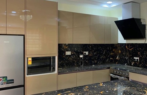 Accra House | Spacious 5-bedroom house in awesome Accra with WiFi, AC