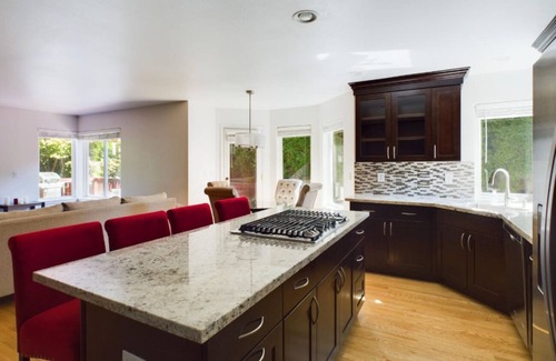 Kent House | Spacious 5-bedroom house in Kent with AC, WiFi and close to all amenities!