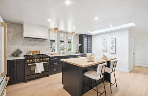 Applewood West House | Spacious 5-bedroom house in delightful Golden
