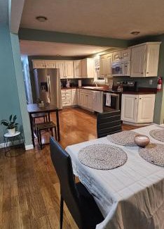 Rockland Apartment | Spacious 5-bedroom house with WiFi, AC in delightful Rockland