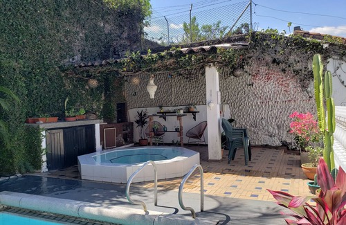 Cali House | Spacious 5-bedroom house with a huge terrace and swimming pool