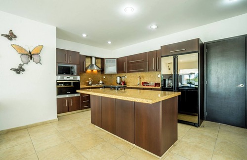 Lomas de Cocoyoc House | Spacious 5 Bedroom Oasis with Pool & BBQ