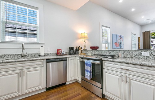 Irish Channel House | Spacious 5 Bedroom Near Magazine St & Uptown