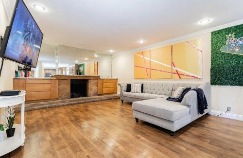 Winchester House | Spacious 5-Bedroom Retreat with Pool Minutes from the Las Vegas Strip