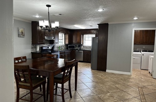 Bridge City House | Spacious 5 bedroom home in Bridge City