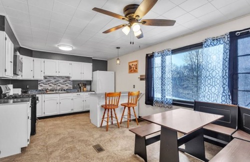 Sharpsburg House | Spacious 5-bedroom house in Peaceful Chesterhill Free WiFi & Full Privacy.