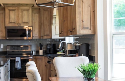 South Ogden House | Spacious 5-bedroom retreat with AC and WiFi inSouth Ogden. Relax in our Hot Tub