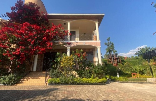 Kigali Villa | Spacious 5-bedroom villa with WiFi, AC in beautiful Kigali