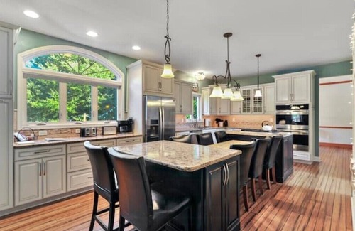 Magnolia House | Spacious 5 Bedroom w/Pool, Patio and Theaternn