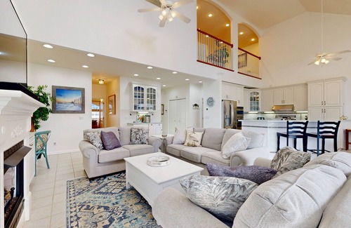 Heron Harbour Isle House | Spacious 5 bedroom, waterfront home w/grill, firepit, full kitchen & shared pool