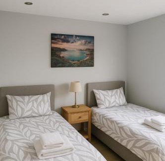 Ipswich House | Spacious 5BDR House By Homestyles Hosts Short Lets & Serviced Accommodation Suffolk With Private En-Suite & Free Parking