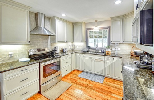 Killearn Estates House | Spacious 5BR/3BA Home: Near I-10, Fenced Yard, Workspace!