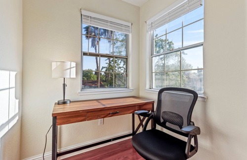 Elk Grove House | Spacious 5BR 3BR w Pool Table, Air Hockey, Games and more!