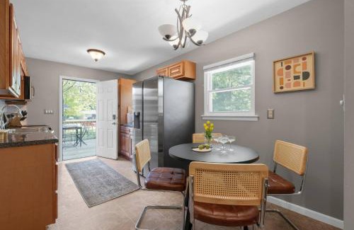 Columbus House | Spacious 5BR Firepit with Deck Near OSU and More