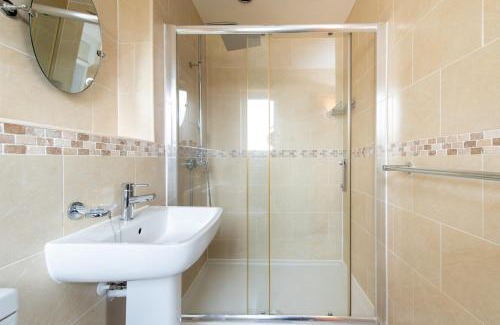Malvern Wells House | Spacious 5BR Home in Redditch