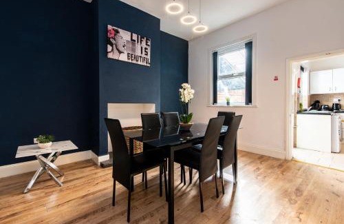 Derby House | Spacious 5BR House in Central Derby - Near Amenities