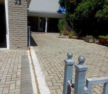 Onrus House | Spacious 5BR House near Davies Pool