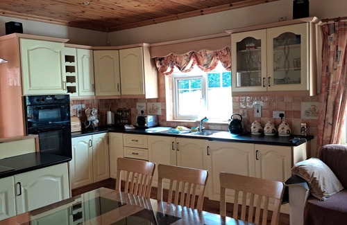 Kilmovee House | Spacious 6-Bed House 10 minutes from Knock Airport