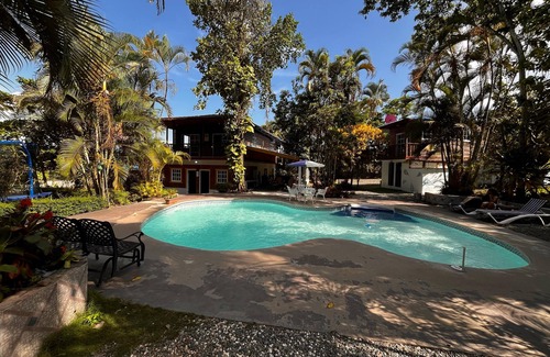 Bonao Villa | Spacious 6-bedroom villa in Tranquil Monseñor Nouel with AC