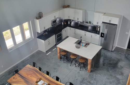 Garfield County House | Spacious 6 bedroom house with amazing sunset views over Calamus Reservoir.