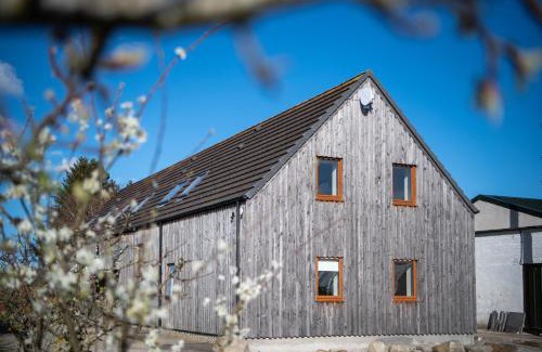 Tore House | Spacious 6 bedroom property on a working fruit farm