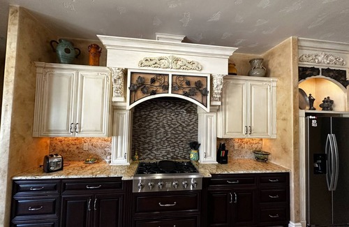 Lakeport House | Spacious 6-bedroom Tuscan style on 18 acres in Lakeport with WiFi, Pool, Gated.