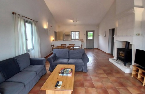 Chalais Villa | Spacious 6-person ground floor villa with pool, garden & Chalais chateau views.