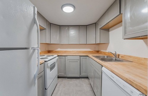 West University House | Spacious 6BR, 5BA House Near UNR & Downtown Reno
