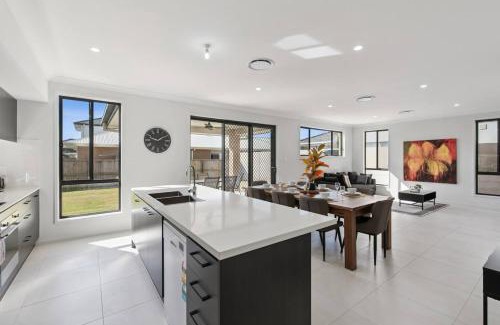 Victoria Point House | Spacious 6BR Home Near Beach in Victoria Point