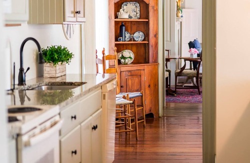 Boscawen House | Spacious 7-bedroom Historic Country Inn near Concord