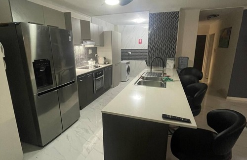 Southport Apartment | Spacious +7 Guest Beachfront Unit