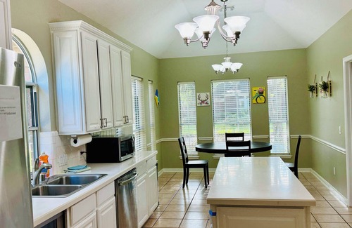 Pearland House | Spacious 7BR Family Home in Pearland! 3 Masters-1 ADA, 1 Upstairs, Near Houston
