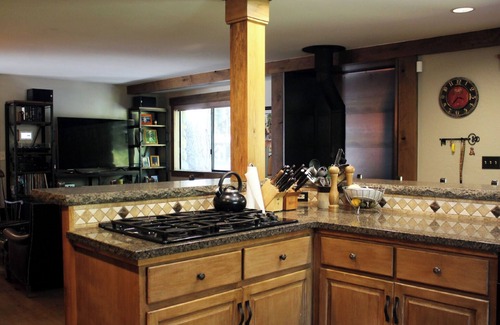 Tahoe Pines House | Spacious 8-bedroom, 6.5 bath mountain home in beautiful Tahoe Pines.