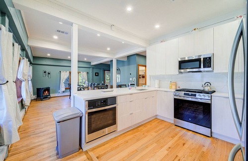 Rock Hill Villa | Spacious 8BR Catskills Cabin w/Game Room & Deck