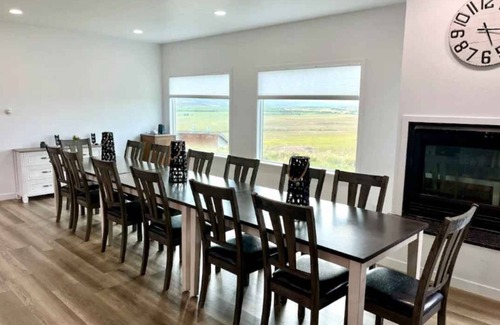 Daniel Cabin | Spacious 9-bedroom lodge in charming Big Piney with WiFi