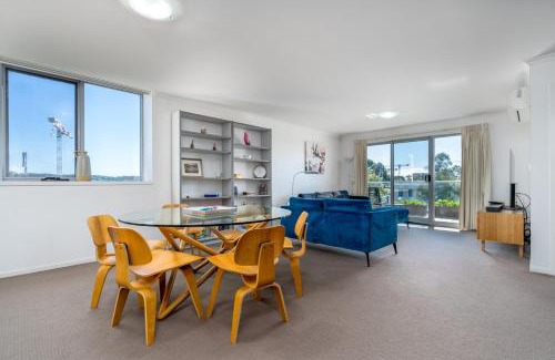 Braddon Apartment | Spacious and Cosy Apt with Great Views in Braddon - Hosted by CanStay