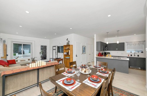 Saanichton House | Spacious and modern new construction with lots of room for the family.