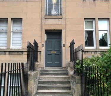 Comely Bank Apartment | Spacious and modern 2 bedroom flat near the City Centre