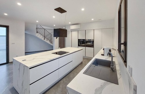 La Boisse House | Spacious and modern architect-designed house with pool and large terrace in the Lyon region.