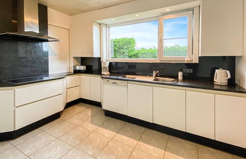 Reninge House | Spacious and very well maintained vacation home in a beautiful location near the city of Ypres.