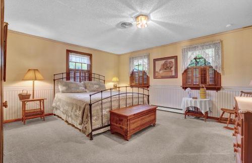 Columbia Apartment | Spacious Antique Charm Home by Leavetown Vacations