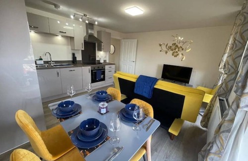 Milton Keynes Apartment | Spacious Apartment in Brooklandsn
