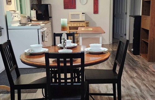 Southampton House | Spacious Apartment across from Golf Course/Patio overlooking Parklike Backyard