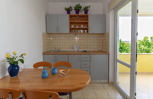 Sukosan Apartment | Spacious Apartment in Sukošan with Balcony