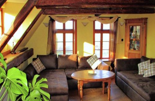 Hohnebostel House | Spacious Apartment with Garden