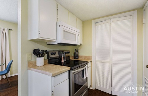Highland Hills Apartment | Spacious ATX Apt | Private Deck + All Essentials