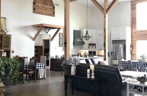McLennan County House | Spacious Barndominium with Wifi, Games