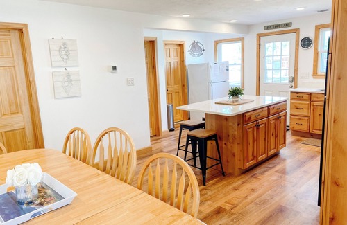 The Bays House | Spacious Beachfront Lakehouse, w/Lg Front Yard, Dock, & Mountain Views!