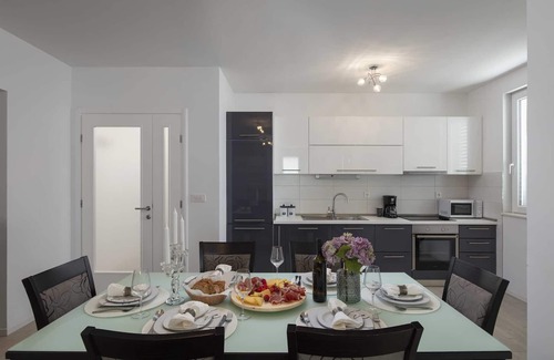 Podstrana Apartment | Spacious Beachfront Apartment Tanita No.1