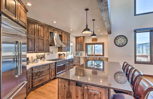 Big Sky Cottage | Spacious Big Sky Cabin w/Hot Tub & Grill!